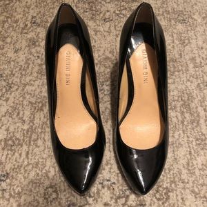 Gianni Bini black patent leather pumps